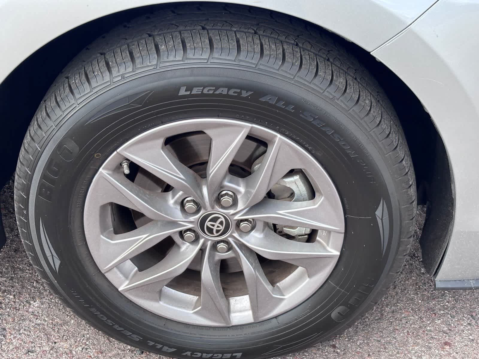 Used 2025 Toyota Sienna XLE FWD image 8