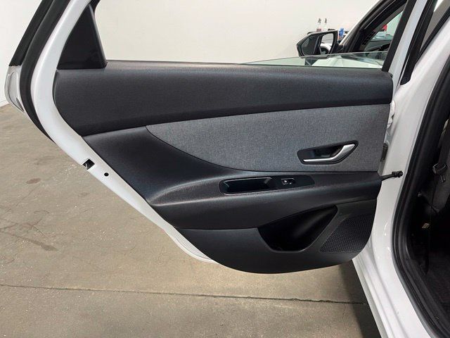 Used 2024 Hyundai Elantra Limited FWD image 21