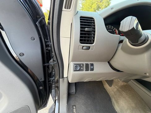 Used 2012 Nissan Frontier SV w/ SV Premium Utility Pkg RWD image 19
