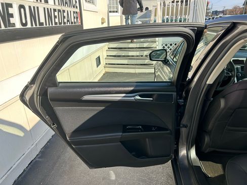 Used 2014 Ford Fusion SE image 24