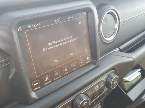 Certified 2022 Jeep Wrangler Unlimited Sahara w/ Cold Weather Group image 15