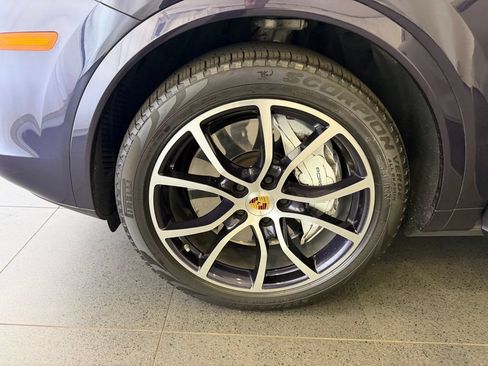 Certified 2019 Porsche Cayenne Turbo AWD/4WD image 10