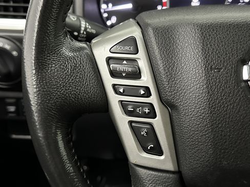 Used 2021 Nissan Titan SV w/ SV Convenience Package image 21
