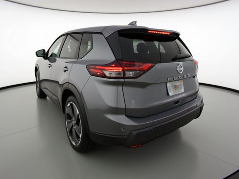 Used 2025 Nissan Rogue SV image 6