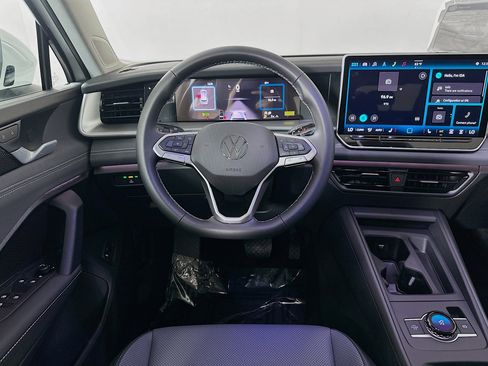 New 2025 Volkswagen Tiguan SE image 21