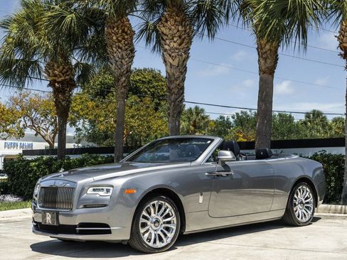 Used 2019 Rolls-Royce Dawn RWD image 31