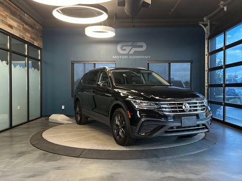 Used 2023 Volkswagen Tiguan SE AWD/4WD image 1