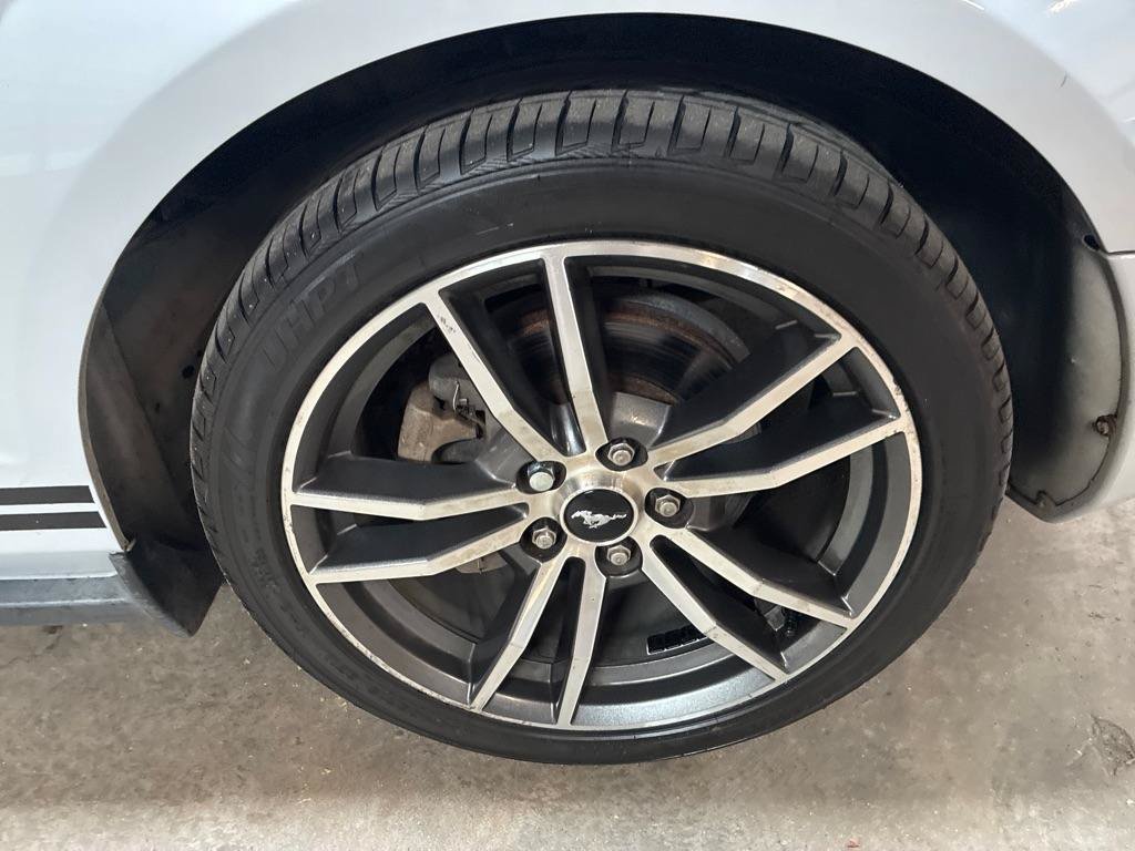 Used 2005 Ford Mustang Premium RWD image 19