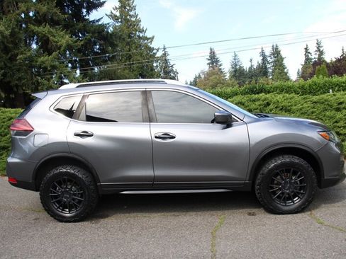 Used 2018 Nissan Rogue SV AWD/4WD image 13
