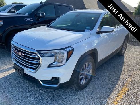 Used 2024 GMC Terrain SLT FWD image 1