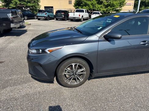 Used 2024 Kia Forte LXS w/ LXS Technology Package FWD image 4