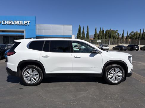 Used 2026 GMC Acadia Elevation w/ Elevation Premium Package FWD image 9