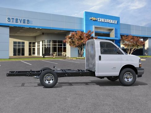 New 2025 Chevrolet Express 3500 w/ Power Convenience Package RWD image 5