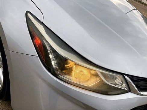 Used 2017 Chevrolet Cruze LT image 30