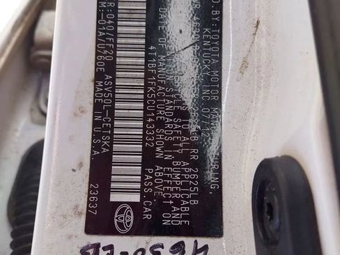 Used 2012 Toyota Camry SE FWD image 11