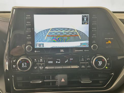 Used 2022 Toyota Highlander Limited FWD image 25