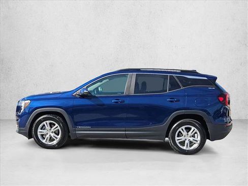 Used 2022 GMC Terrain SLE w/ Driver Convenience Package image 9
