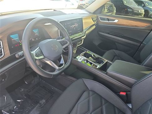 Used 2024 Volkswagen Atlas SE w/ Black Wheel Package FWD image 16