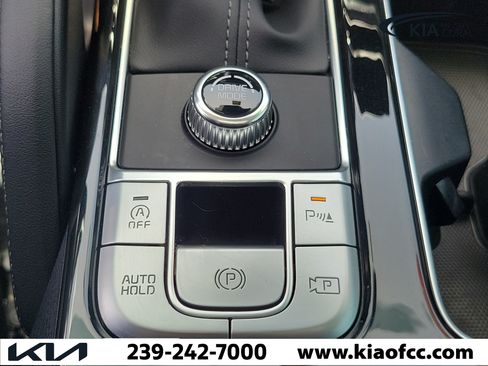 Certified 2025 Kia Telluride SX w/ SX Captain's Chair Package FWD image 29