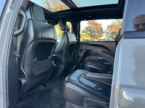 Used 2020 Chrysler Pacifica Touring-L w/ Advanced Safetytec Group image 18