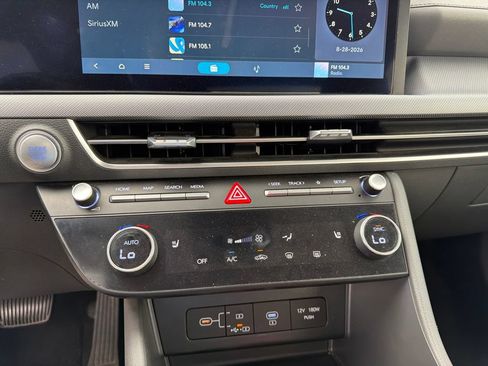 Used 2025 Hyundai Sonata SEL FWD image 24