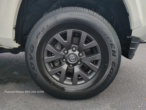 Used 2022 Toyota Tacoma SR5 w/ Technology Package RWD image 12
