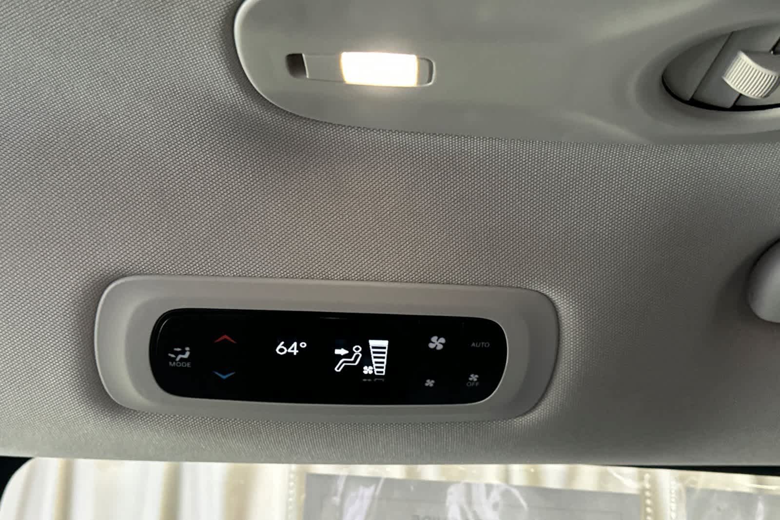 Used 2024 Chrysler Pacifica Limited FWD image 22