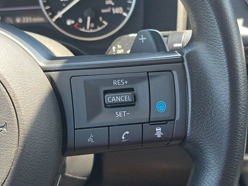 Used 2024 Nissan Rogue SV FWD image 22