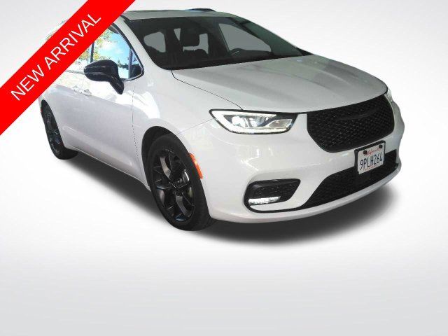 Used 2025 Chrysler Pacifica Limited FWD image 1