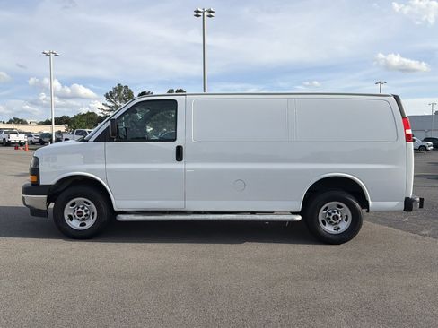 Used 2024 GMC Savana 2500 w/ Driver Convenience Package RWD image 9