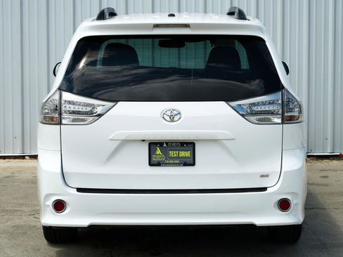 Used 2015 Toyota Sienna SE Premium image 47