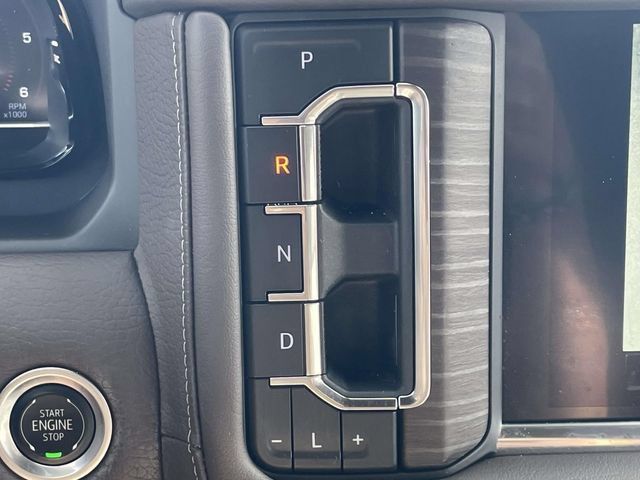 Used 2024 GMC Yukon Denali w/ Advanced Technology Package AWD/4WD image 24