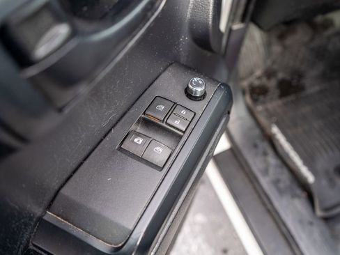 Used 2018 Toyota Tacoma SR image 16