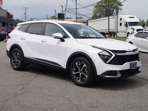 Used 2023 Kia Sportage EX FWD image 2