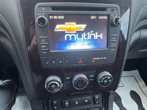 Used 2015 Chevrolet Traverse LT w/ Style and Technology Package image 21