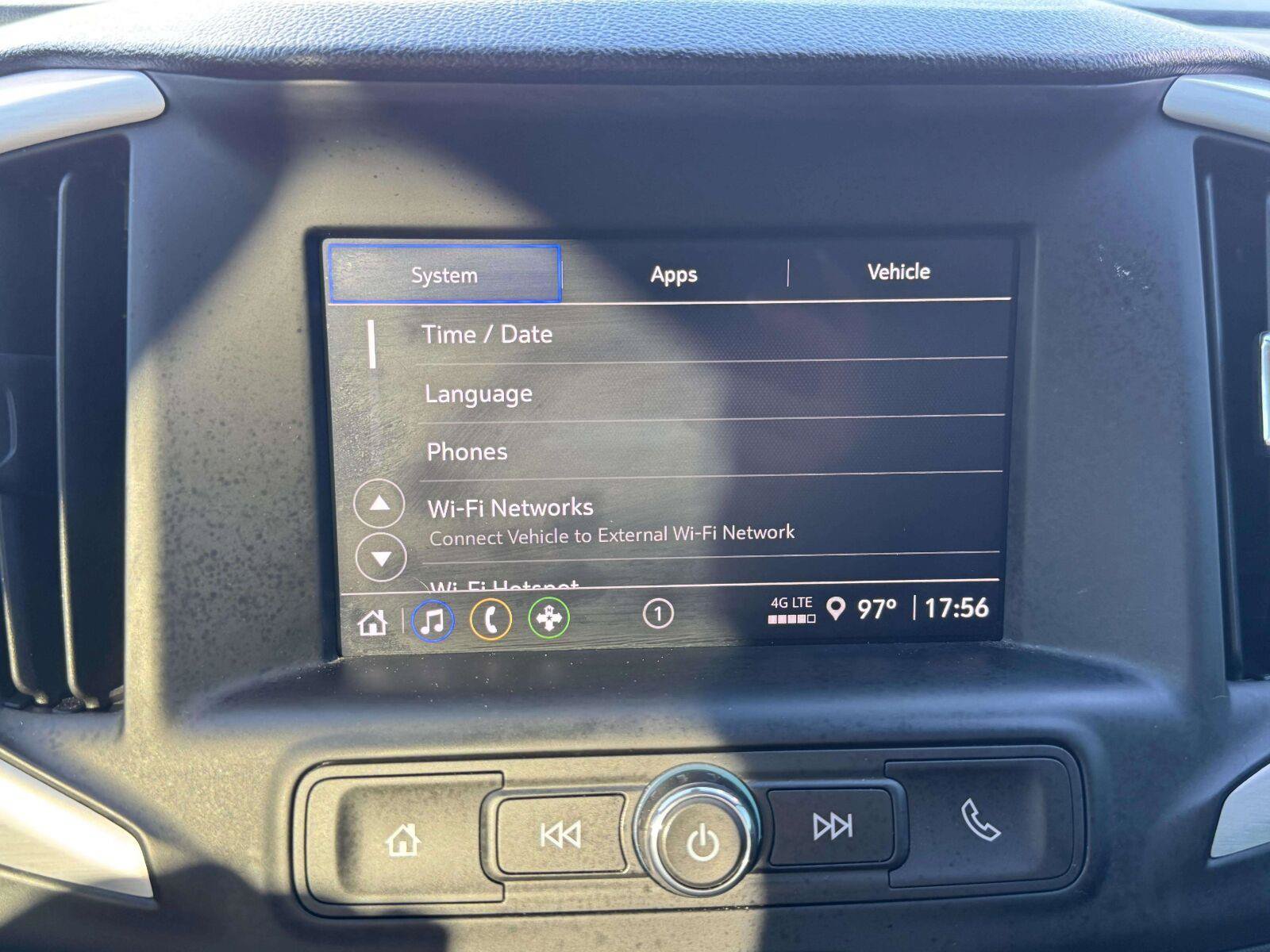 Used 2024 GMC Terrain SLE FWD image 25