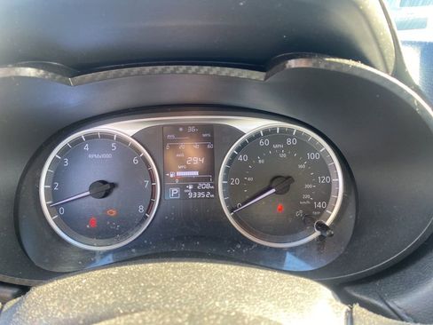 Used 2020 Nissan Versa S image 3