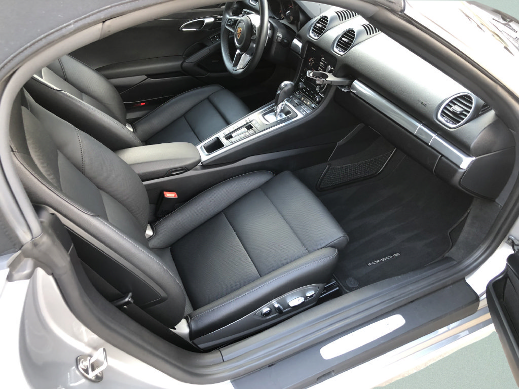 Used 2021 Porsche 718 Boxster RWD image 15