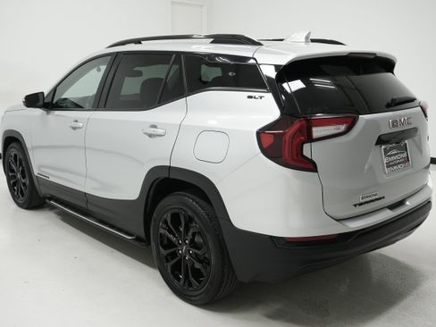 Used 2022 GMC Terrain SLT w/ LPO, 'HIT The Road' Package image 6