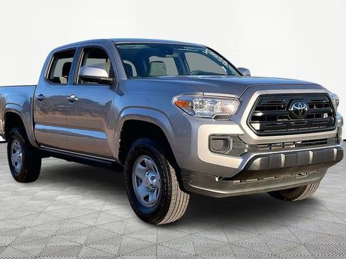 Used 2018 Toyota Tacoma SR image 1
