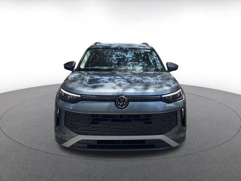 Used 2026 Volkswagen Tiguan SE FWD image 2