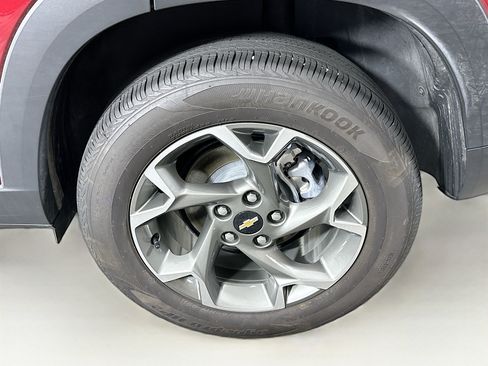 Used 2025 Chevrolet Trax LT FWD image 11