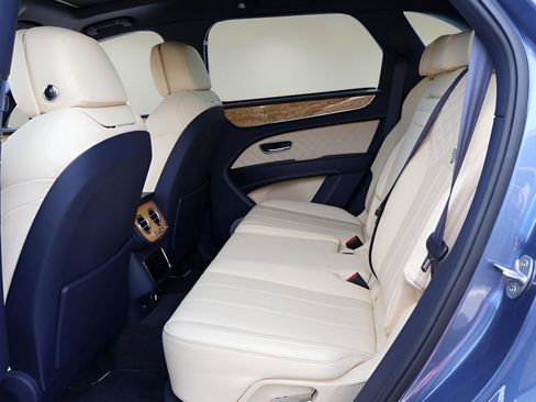Used 2021 Bentley Bentayga image 16