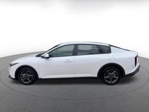 Used 2025 Kia K4 LXS image 9