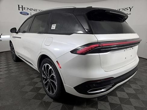 Used 2026 Lincoln Nautilus Reserve AWD/4WD image 6