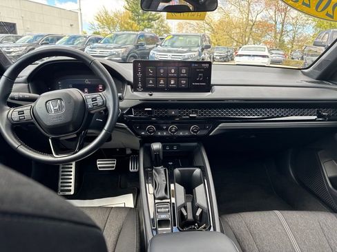 Used 2025 Honda Accord Sport image 30