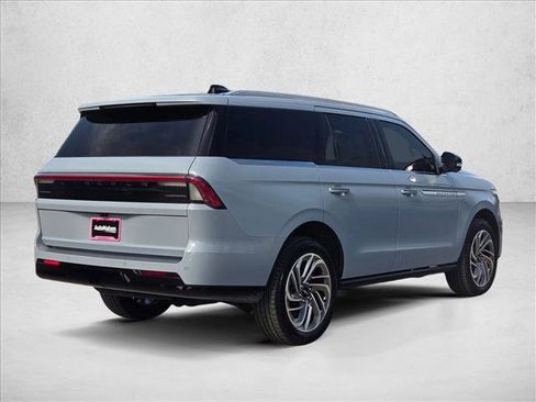 New 2025 Lincoln Navigator Reserve image 6