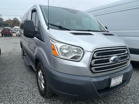 Used 2015 Ford Transit 150 XLT image 3