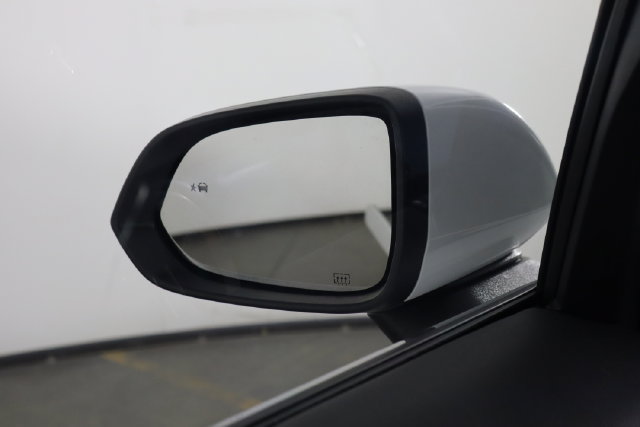 Used 2024 Chevrolet Equinox EV LT FWD image 42