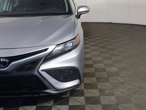 Used 2024 Toyota Camry SE image 12